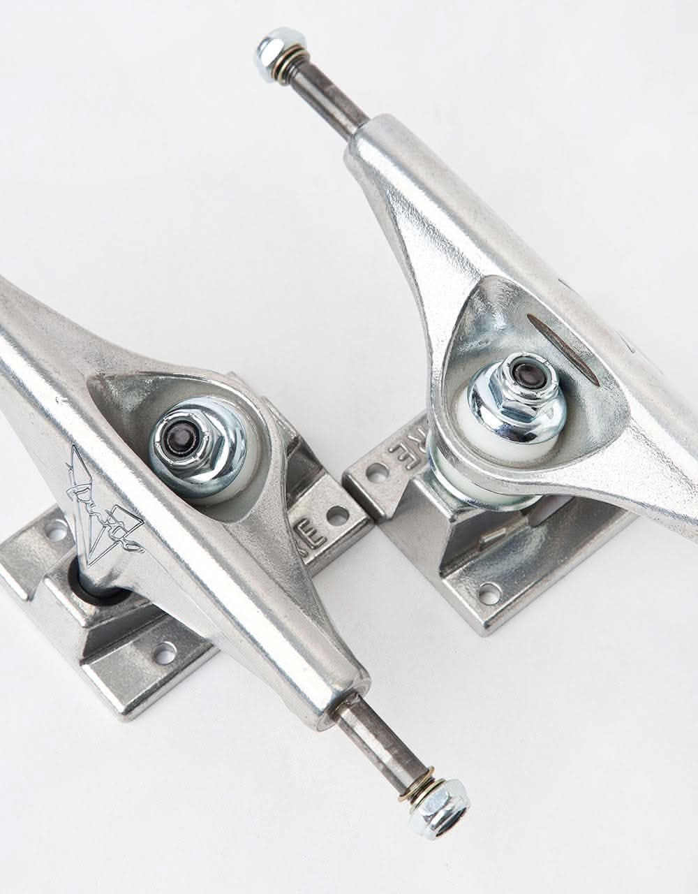 Venture Trucks - Yuto Liquid Charm 5.2