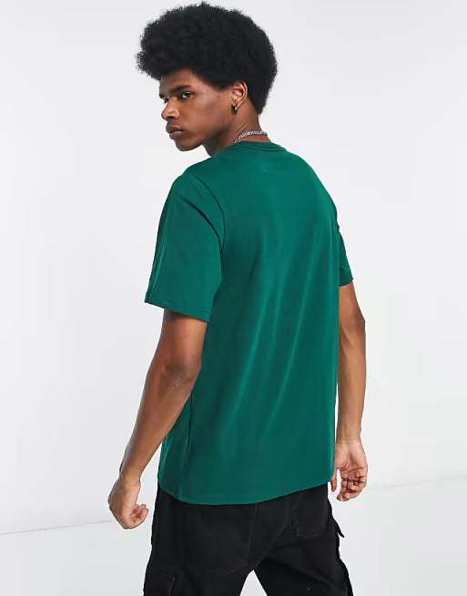 Camiseta verde oscuro unisex con logo de estrella y chevrón de Converse