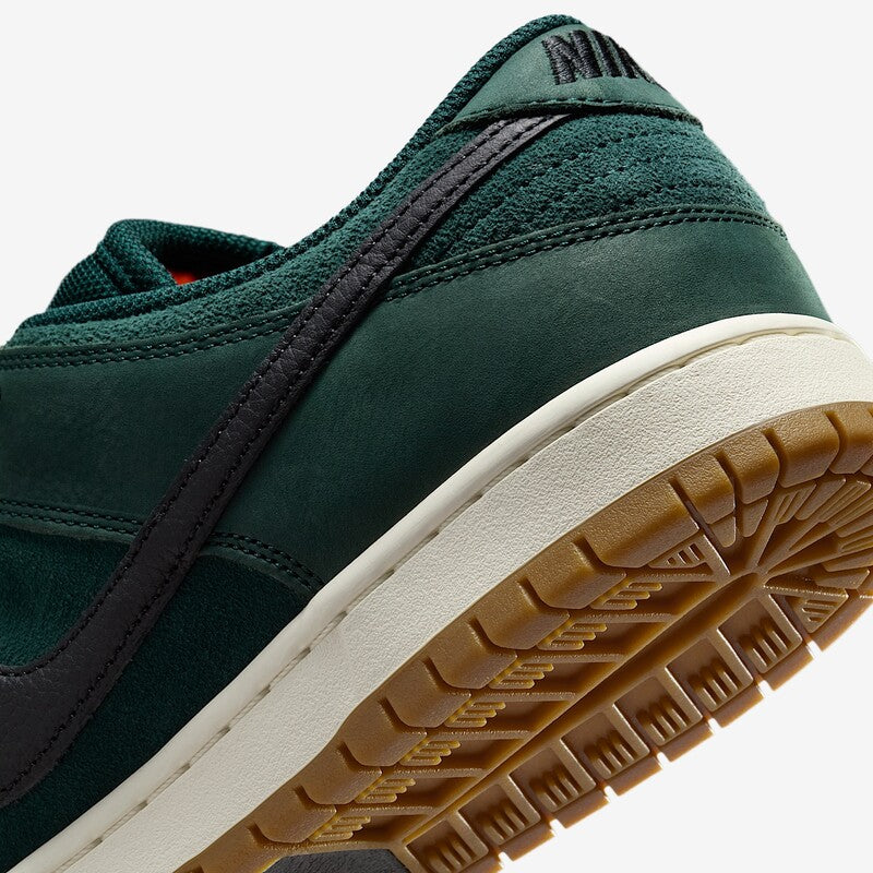 NIKE SB Dunk Low "Deep Fir"